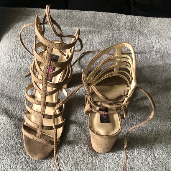 Wild diva - tan lace up sandals - Picture 3 of 3